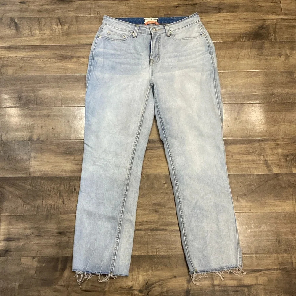 We The Free Women's CRVY High Waist Distressed Light Wash Jeans‎ size 28